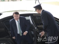 [포토]서울중앙지방검찰청 출근하는 윤석열 서울지검장