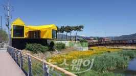곡성 기차당 뚝방마켓에 노란 갤러리가 들어선다