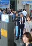 [NW포토]귀국인파로 길게 줄 선 공항 버스정류장