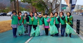 [동정] 두산동 새마을부녀회, 수성못 새봄맞이 대청소