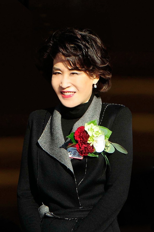 신세계그룹 이명희 총괄회장의 외손녀, 애니의 열정적인 가수 데뷔 이야기