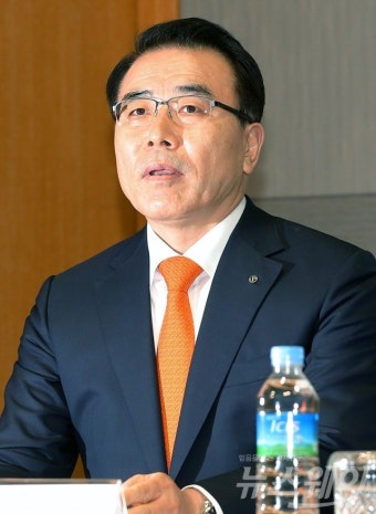 검찰, ‘채용비리 혐의’ 조용병 신한금융지주 회장 구속영장 청구