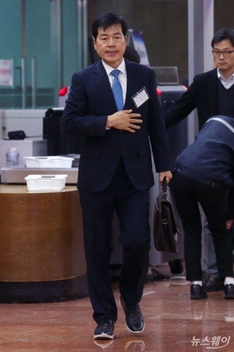 [NW포토]증선위 향하는 김태한 삼성바이오로직스 대표