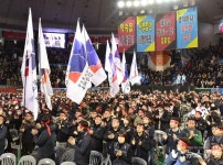 [NW포토]‘국민은행 총파업선포식’ 입장하는 KB국민은행 지부깃발