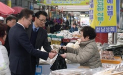 영천시 공무원 설맞이 전통시장 장보기 행사