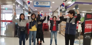 김제홈플러스나누미봉사단, 삼일절 100주년 맞이 태극기 나눔행사 펼쳐