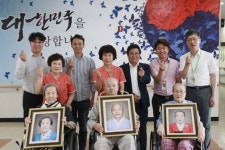 대구보훈요양원, 국가유공자 등에 장수사진 전달식 가져