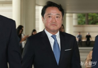 [NW포토]이웅열 전 코오롱 회장, 1심 선고공판 출석