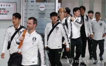 ‘우여곡절’ 평양 원정 마친 축구대표팀 귀국…11월 원정 기약