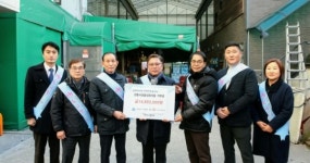 한국마사회, 인천 미추홀구 전통시장 활성화 및 이웃돕기 후원금 전달