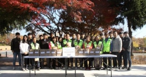 계명대 학생회, 청소용역원에 방한용품 전달