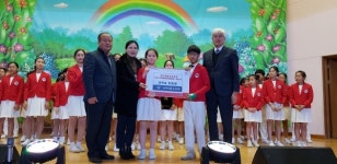 경산시 서부2동 수요회, 정평초 합창단에 장학금 전달