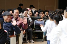 “경로당이 웃음꽃 피는 마을사랑방 됐어요”