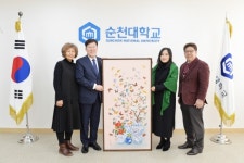 이혜경 작가, 순천대에 대한민국 민화대전 특선작 ‘백접도’ 기증