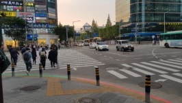 [안양시] 범계역사거리에 ‘횡단보도 LED바닥신호등’ 시범설치 外
