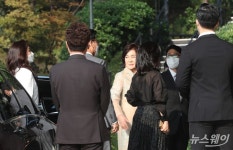 [NW포토]‘보광-아모레’ 홍정환-서민정 약혼식 참석하는 삼성家 ‘홍라희-이부진-이서현’