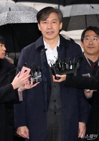 조국, 국대떡볶이 대표 고소…“허위사실 올려 명예훼손”