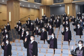 [NW포토]선서하는 신임법관들