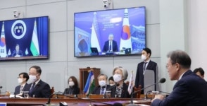 문 대통령,우즈벡 대통령과 정상회담…무역협정(STEP) 협상 개시 선언