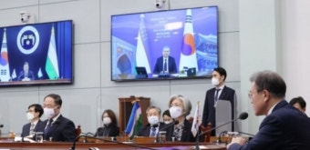 문 대통령,우즈벡 대통령과 정상회담…무역협정(STEP) 협상 개시 선언