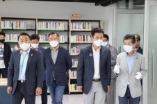 “동해바다 보며 독서 즐겨요” 포항 구룡포도서관 개관