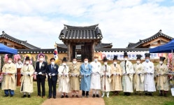 [포토] 이철우 경북도지사, 영주 이산선원 복설 준공식 참석