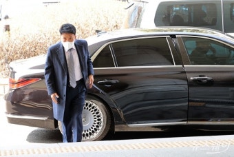 [NW포토]법원 도착한 함영주 하나금융 부회장