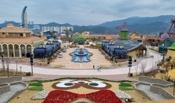 [르포]아찔한 무중력 체험…상상 속 왕국 롯데월드 부산 가보니