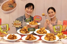 [NW포토]굽네치킨, 오븐 바사삭과 찍먹 커리 출시