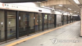 지하철 3호선 매봉역 선로서 불꽃…퇴근길 지연 운행 중