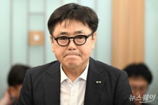 [한 컷]건설업 안전보건 리더 회의 참석해 입 앙 다문 윤길호 계룡건설 대표