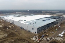 LG엔솔-GM 합작 얼티엄셀즈 공장서 화학물질 유출로 가동중단