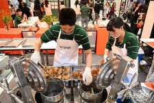 [한 컷]보드람치킨, 관람객에 선보일 치킨 요리