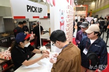 신호상號 KFC, 버거킹·이마트24 마케팅으로 가맹사업 이끈다