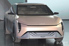[한 컷]기아, 미래를 향한 혁신적 시도 주제 담은 EV4 콘셉트 카 공개
