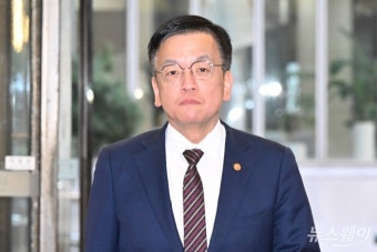 [한 컷]비상거시경제금융회의 향하는 최상목 부총리