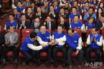 [4.10 총선]출구조사 결과에 희비 엇갈린 여야…민주 '환호'vs국힘 '실망'