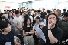 호명관광여행사주 | [한 컷]'여행 예약 금액' 등 관련 환불내담자 이름 호명하는 위메프 직원