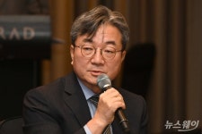 [한 컷]인사말 밝히는 신동화 현대오일터미널울산 대표