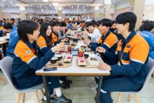 (주)포스코캠(직원식당) | 광양제철소, 창립기념일 맞아 직원 등에 특식 제공