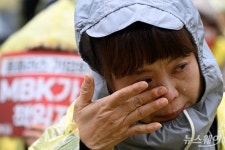 [한 컷]응답없는 MBK파트너스…눈물 흘리는 홈플러스 마트노조원
