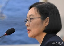 [한 컷]인사청문회 질의에 답하는 한성숙 중소벤처기업부 장관 후보자
