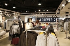 「포에버21」 3호점, 홍대 입성