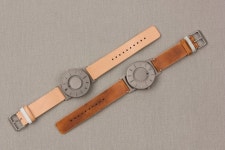 美 시계 이원, 로우로우와 협업