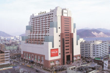 유통 양극화 심각, 수도권은 리뉴얼·지방은 폐점