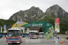 16주년 맞은 금강산관광, 재개 목소리 힘 얻는다