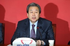 김무성 “복지과잉이 부정부패 원인” vs 야당 “부자정당 본성”