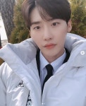 ‘사의찬미’ 이종석, 롱패딩 입고 근접 셀카에도 ‘굴욕 無’