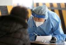 오늘 코로나19 신규 확진자 869명…사망자 24명