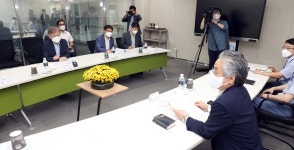 [포토] 권칠승 중기부장관, 소부장 기업 삼우코리아 방문